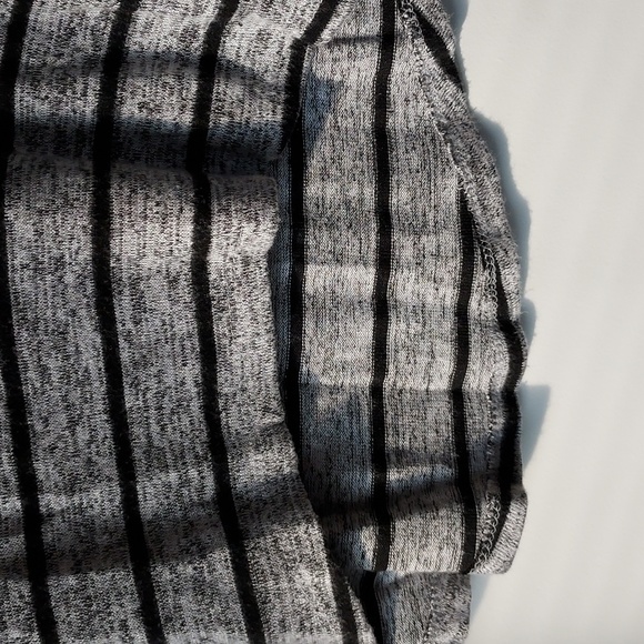 Arizona long sleeve high/low medium (10-12) grey black w/pink star - Picture 5 of 7